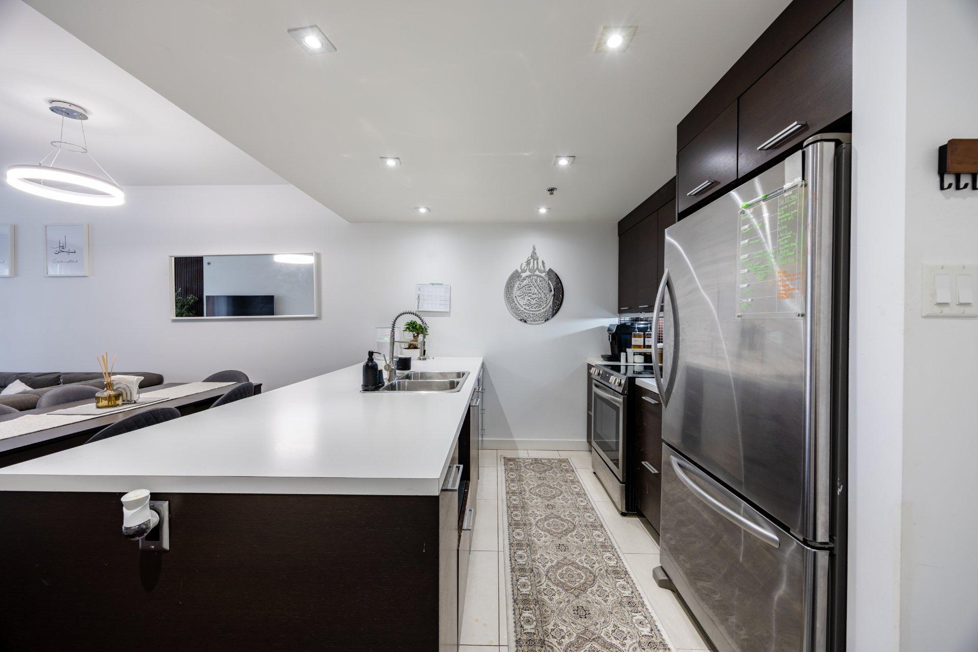 









905


Av. Plymouth

, 420,
Mont-Royal,




QC
H4P1B2

