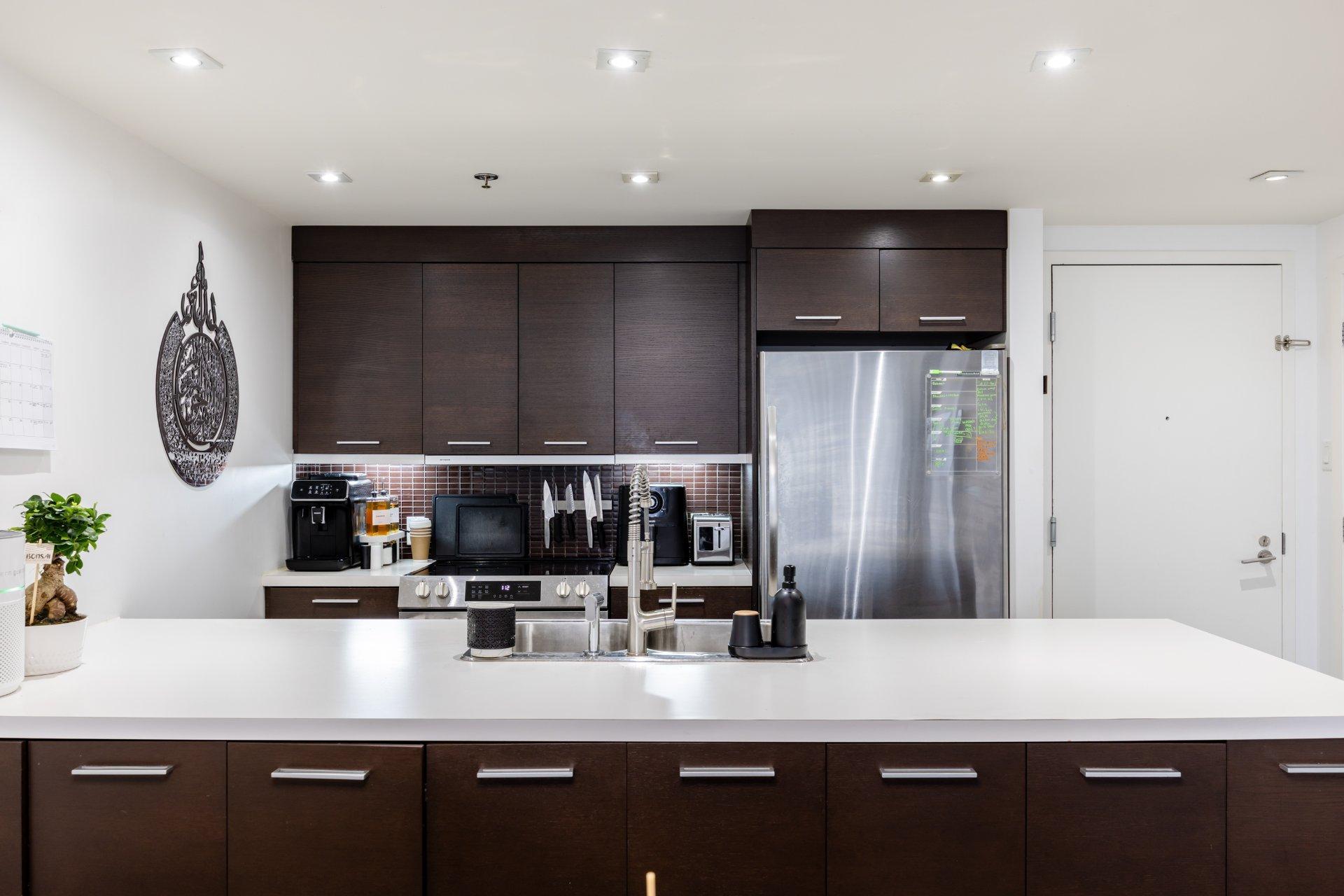 









905


Av. Plymouth

, 420,
Mont-Royal,




QC
H4P1B2

