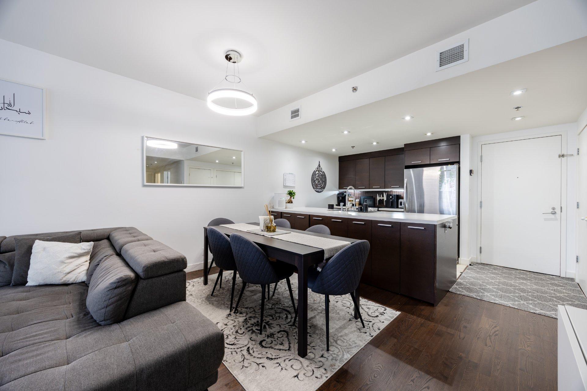 









905


Av. Plymouth

, 420,
Mont-Royal,




QC
H4P1B2

