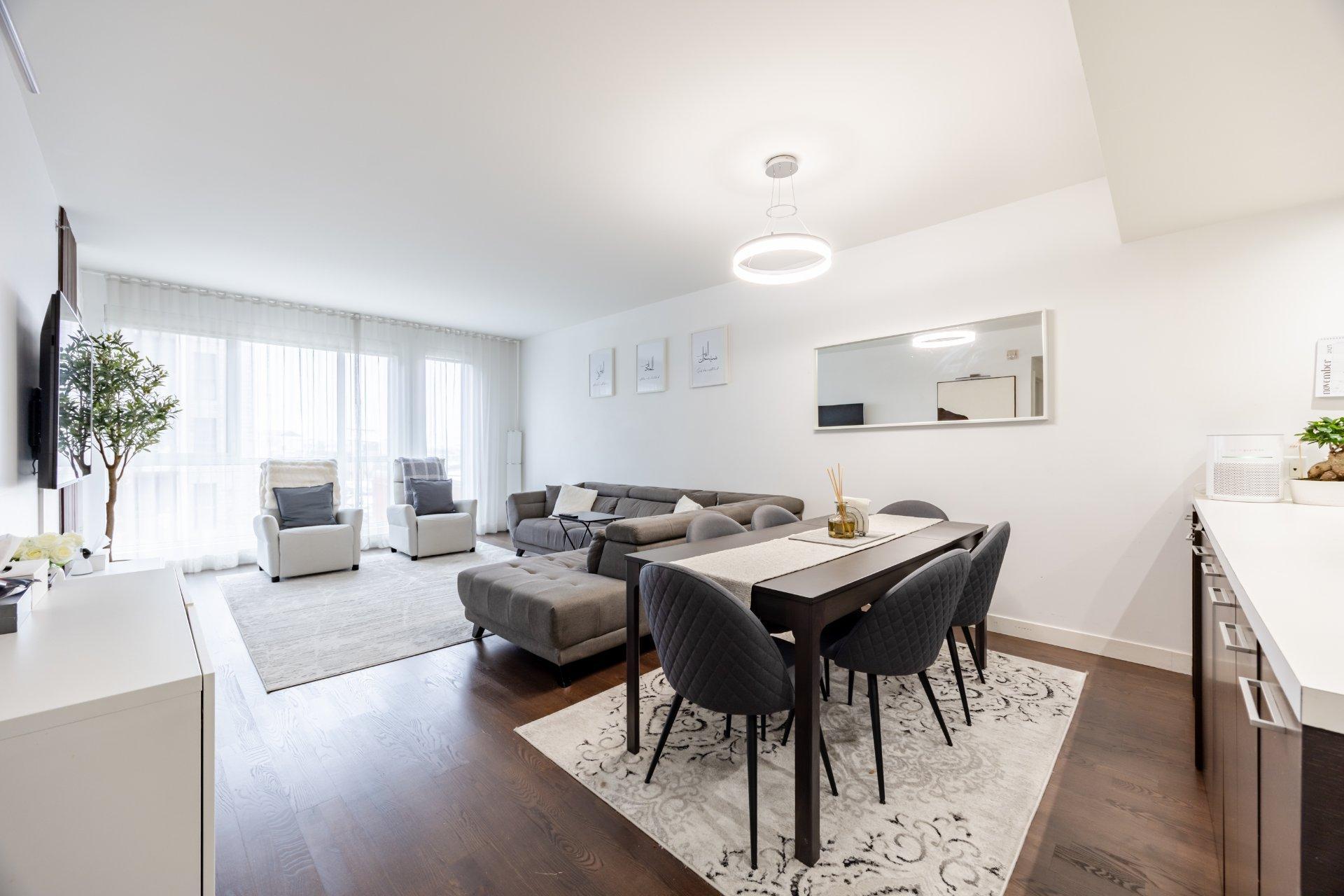 









905


Av. Plymouth

, 420,
Mont-Royal,




QC
H4P1B2

