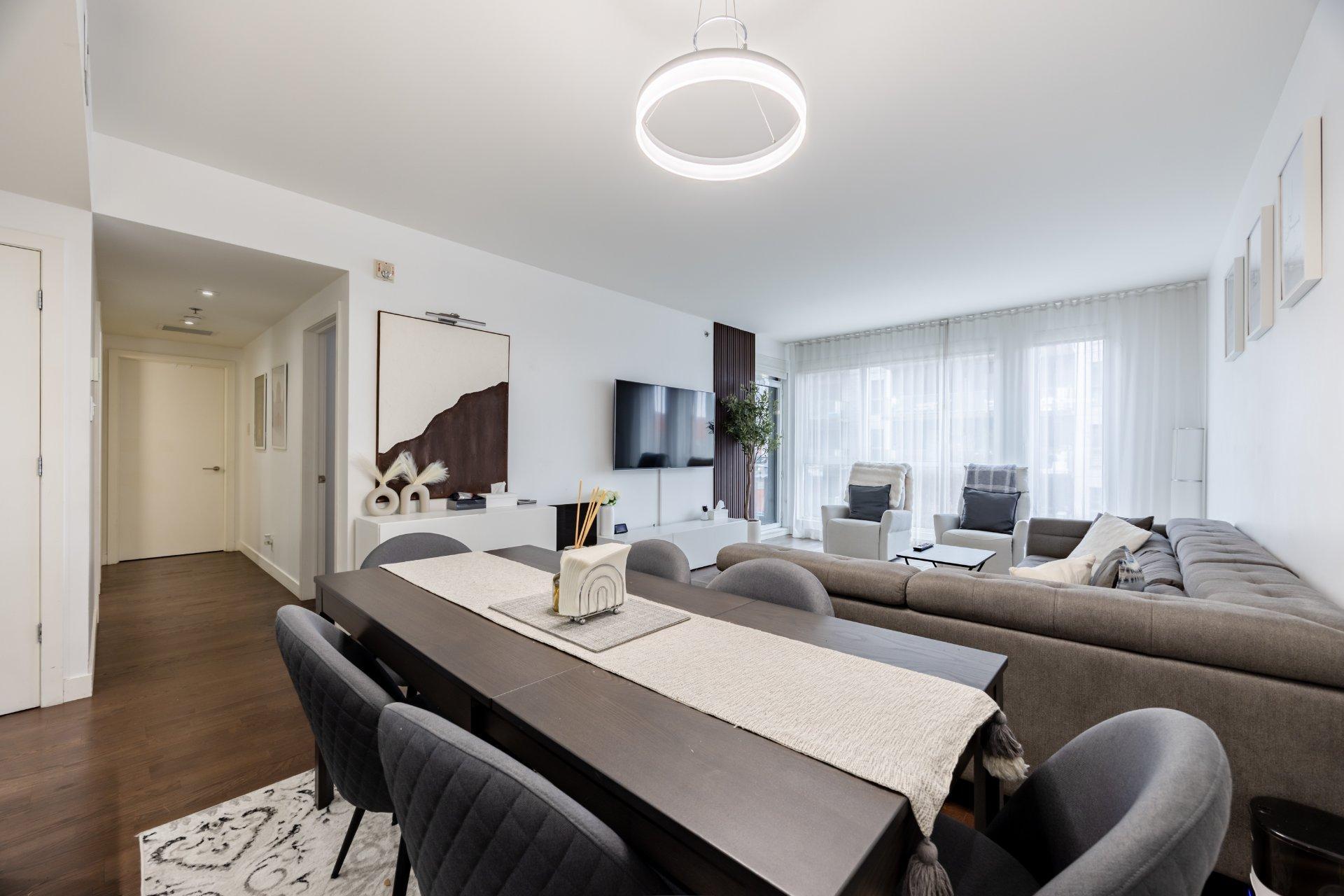 









905


Av. Plymouth

, 420,
Mont-Royal,




QC
H4P1B2

