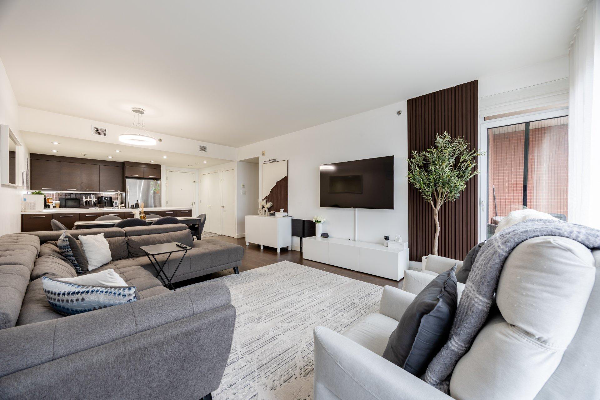 









905


Av. Plymouth

, 420,
Mont-Royal,




QC
H4P1B2

