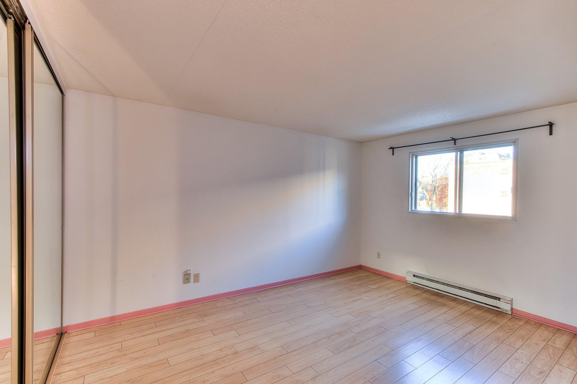 









11113


Rue Meighen

, 3,
Montréal (Pierrefonds-Roxboro),




QC
H8Y3H7

