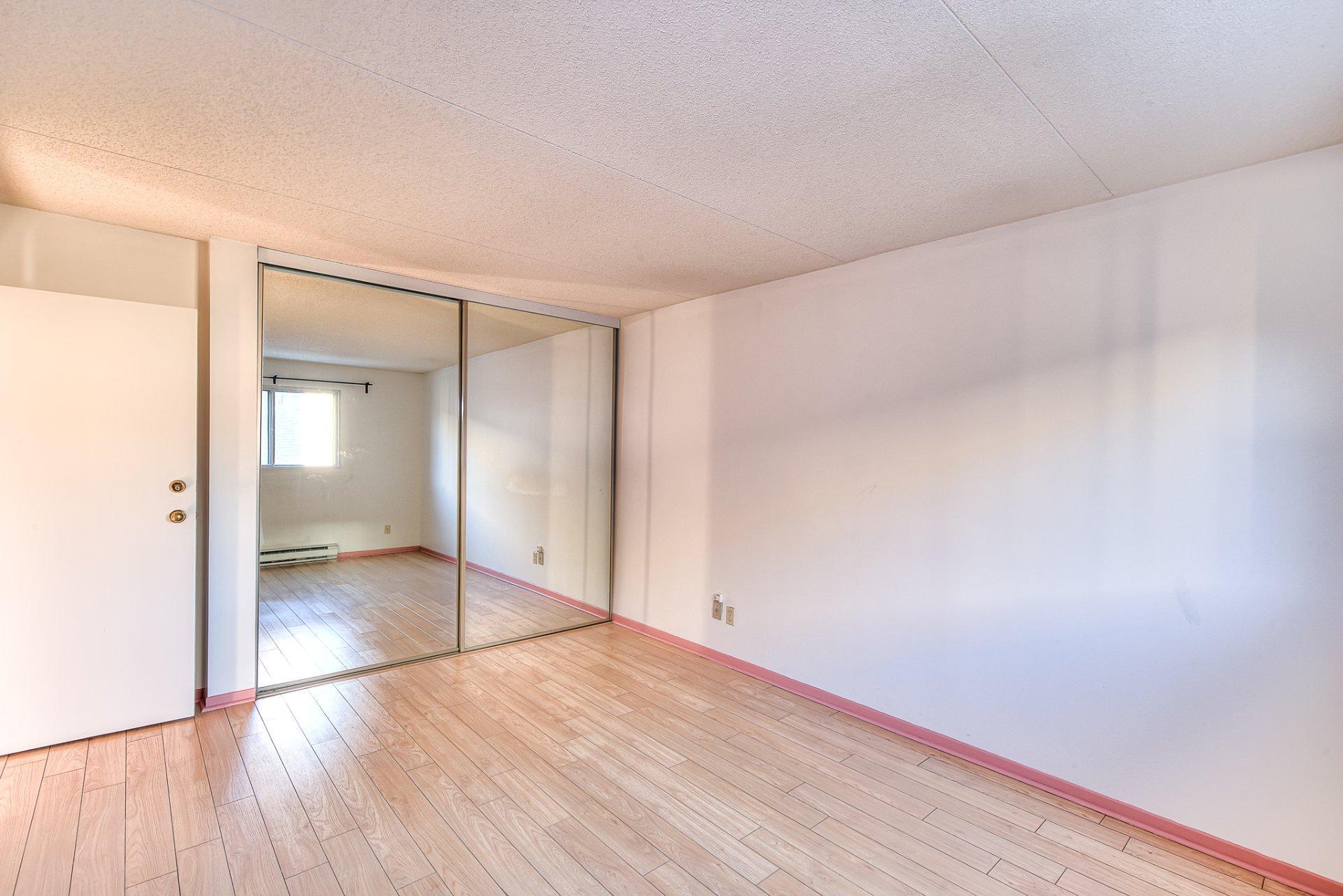 









11113


Rue Meighen

, 3,
Montréal (Pierrefonds-Roxboro),




QC
H8Y3H7

