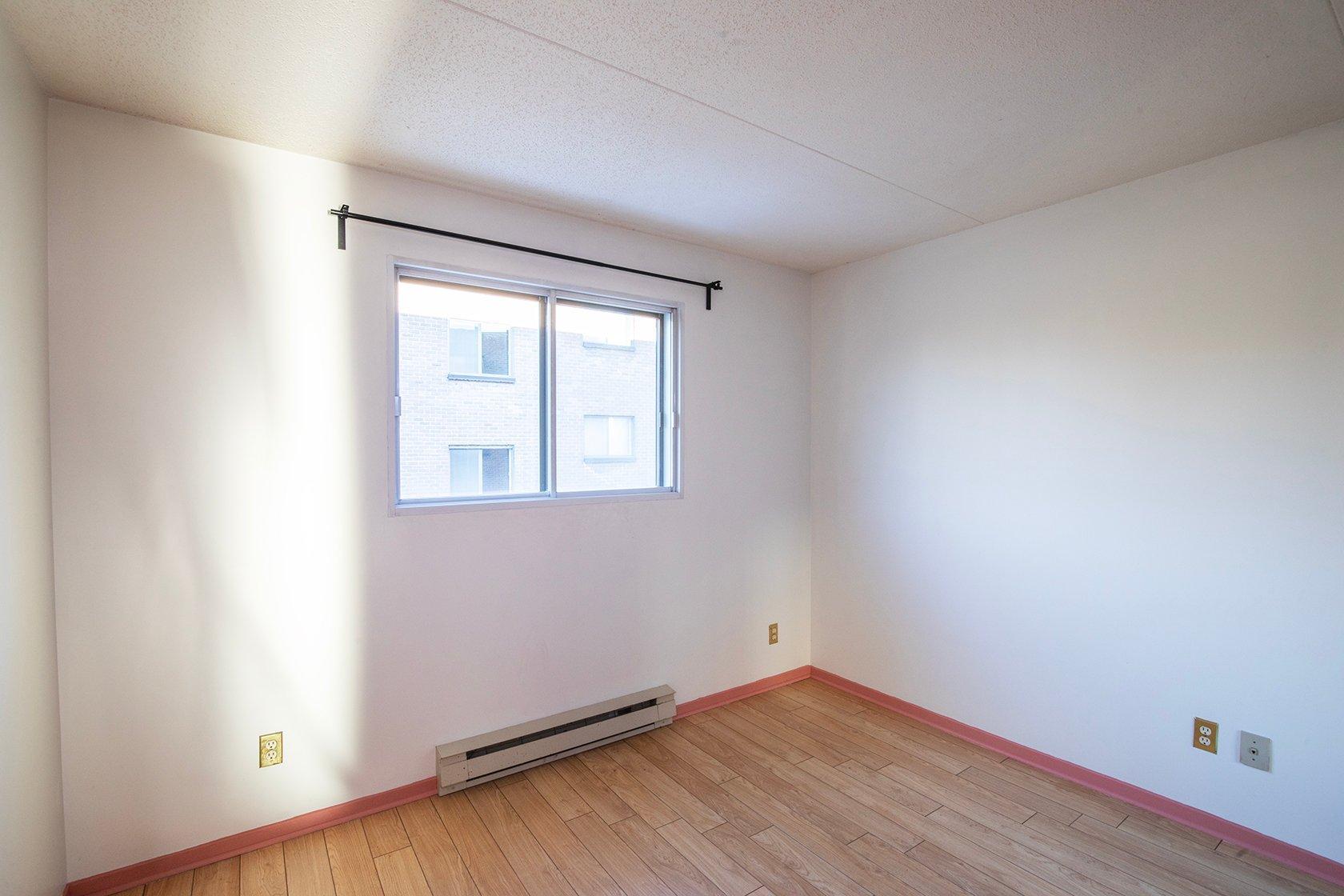 









11113


Rue Meighen

, 3,
Montréal (Pierrefonds-Roxboro),




QC
H8Y3H7

