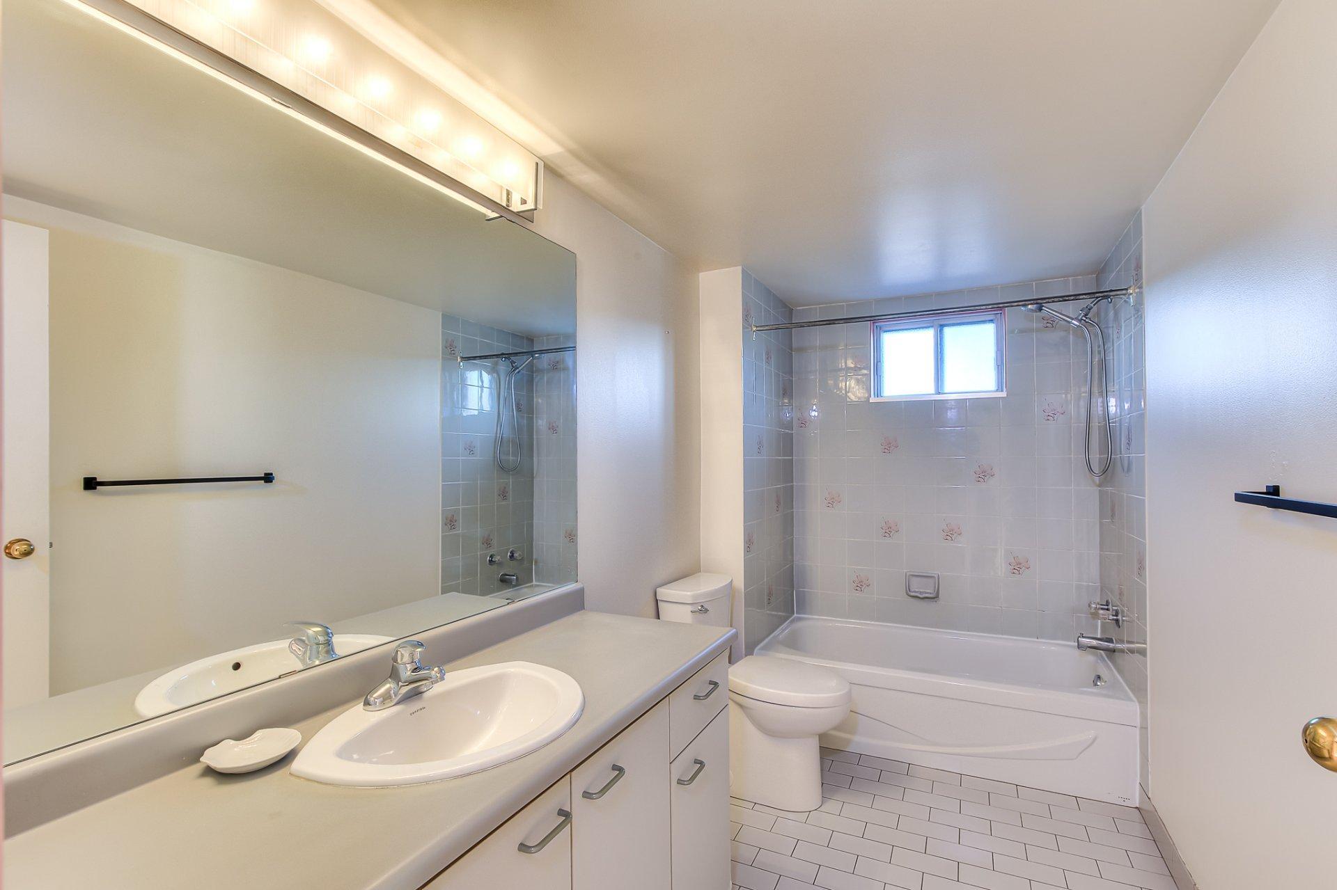 









11113


Rue Meighen

, 3,
Montréal (Pierrefonds-Roxboro),




QC
H8Y3H7

