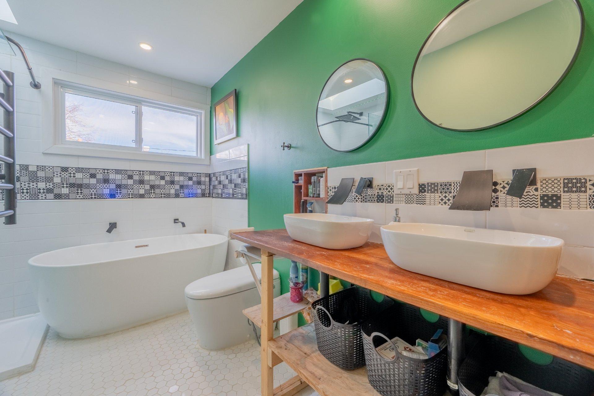 









187


Rue Émond

,
Varennes,




QC
J3X1C2

