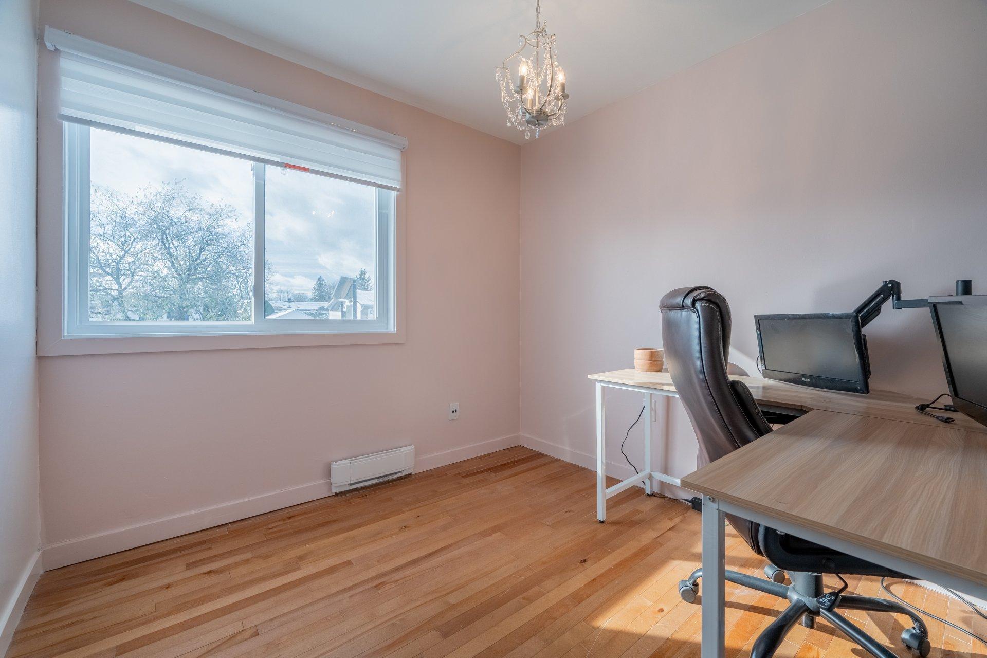 









187


Rue Émond

,
Varennes,




QC
J3X1C2

