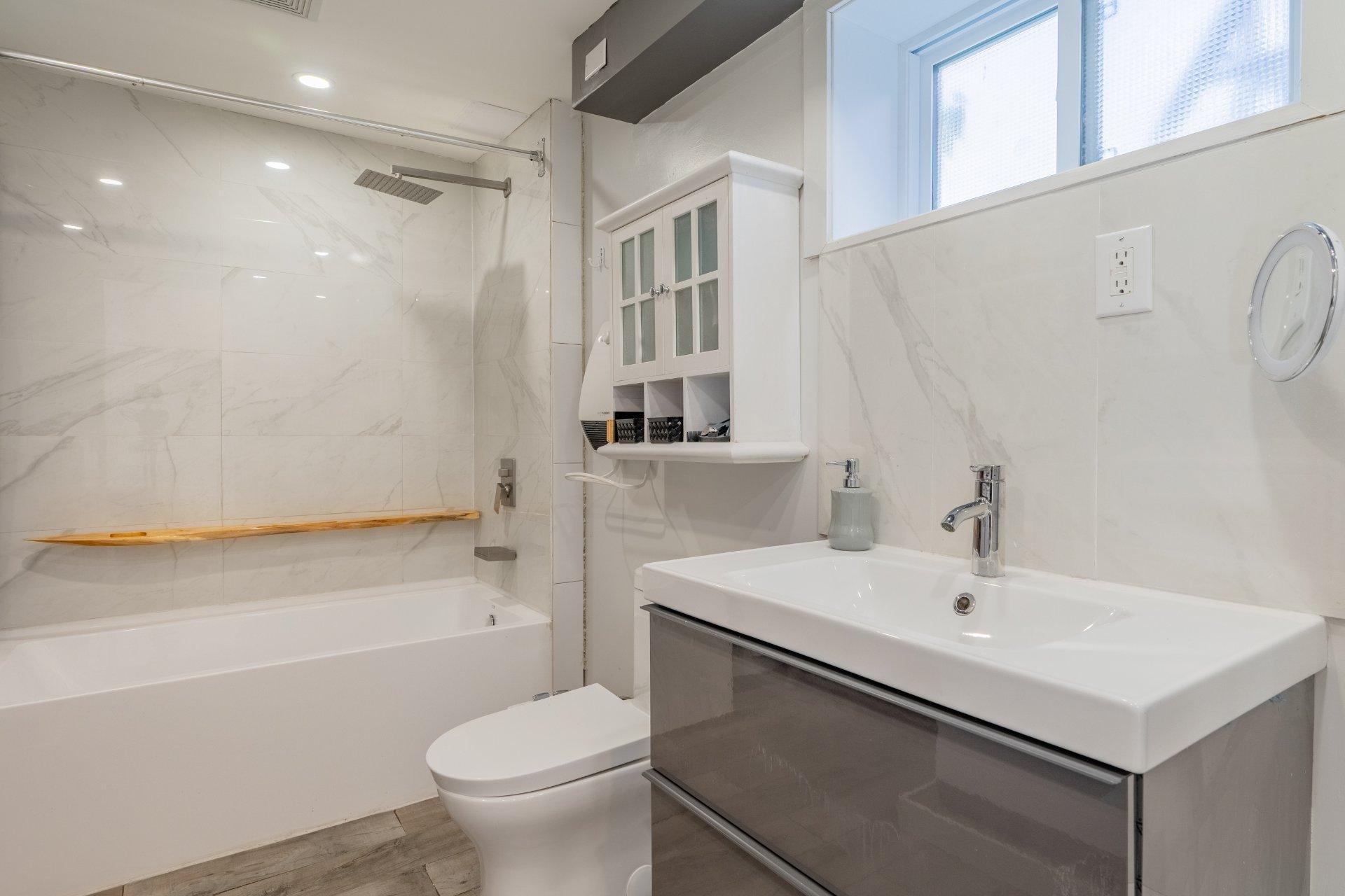 









187


Rue Émond

,
Varennes,




QC
J3X1C2

