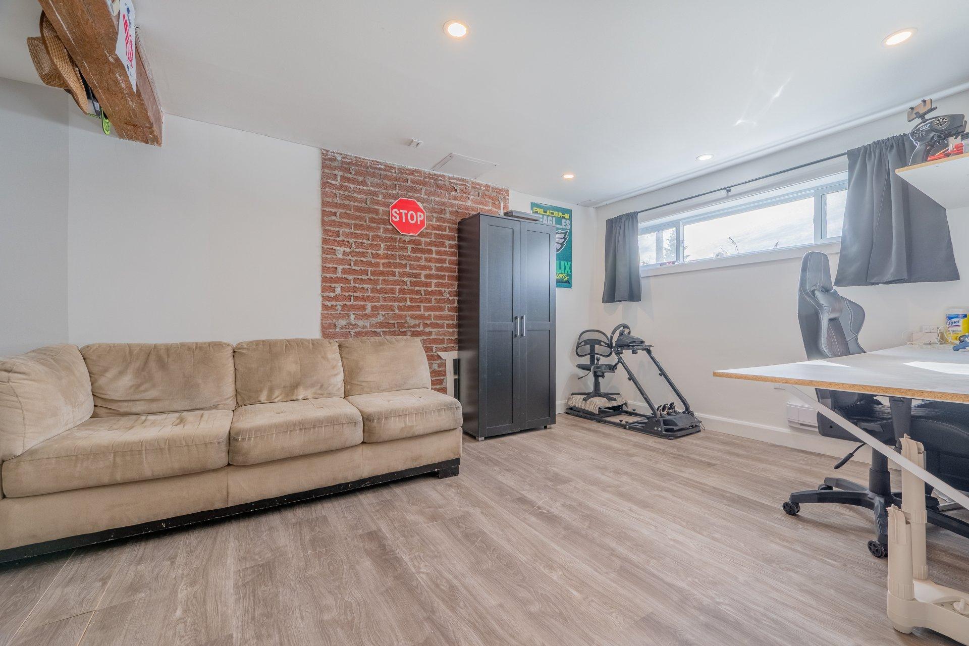 









187


Rue Émond

,
Varennes,




QC
J3X1C2

