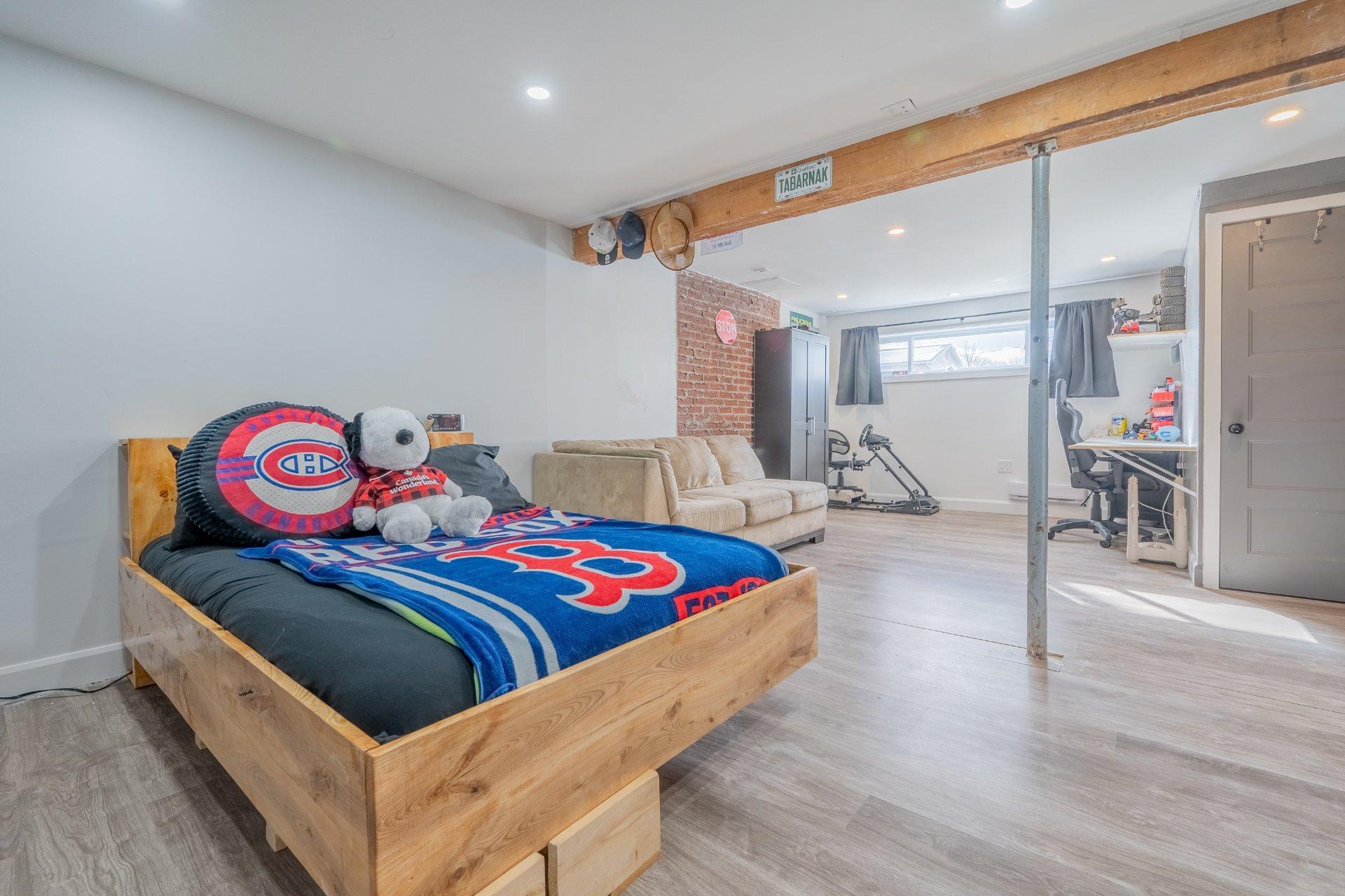 









187


Rue Émond

,
Varennes,




QC
J3X1C2

