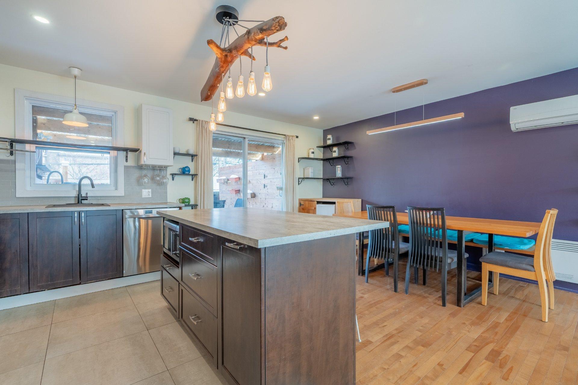 









187


Rue Émond

,
Varennes,




QC
J3X1C2

