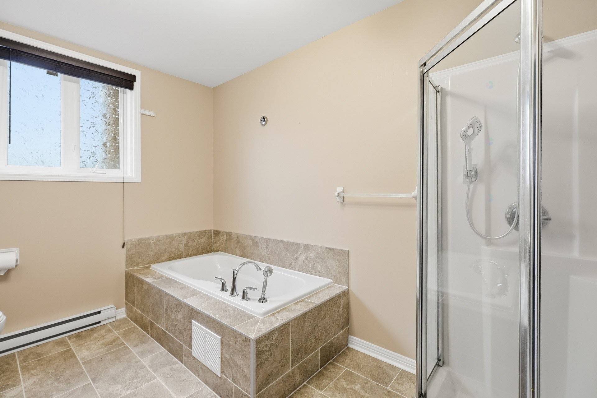 









41


Rue de Bruxelles

, 8,
Gatineau (Aylmer),




QC
J9J0M7

