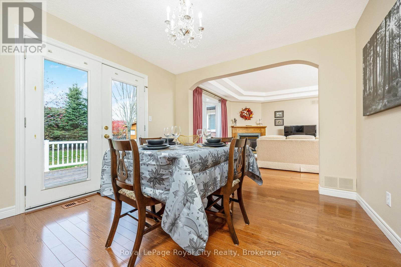 












120 BERNARDI CRESCENT

,
Guelph/Eramosa (Rockwood),




Ontario
N0B2K0

