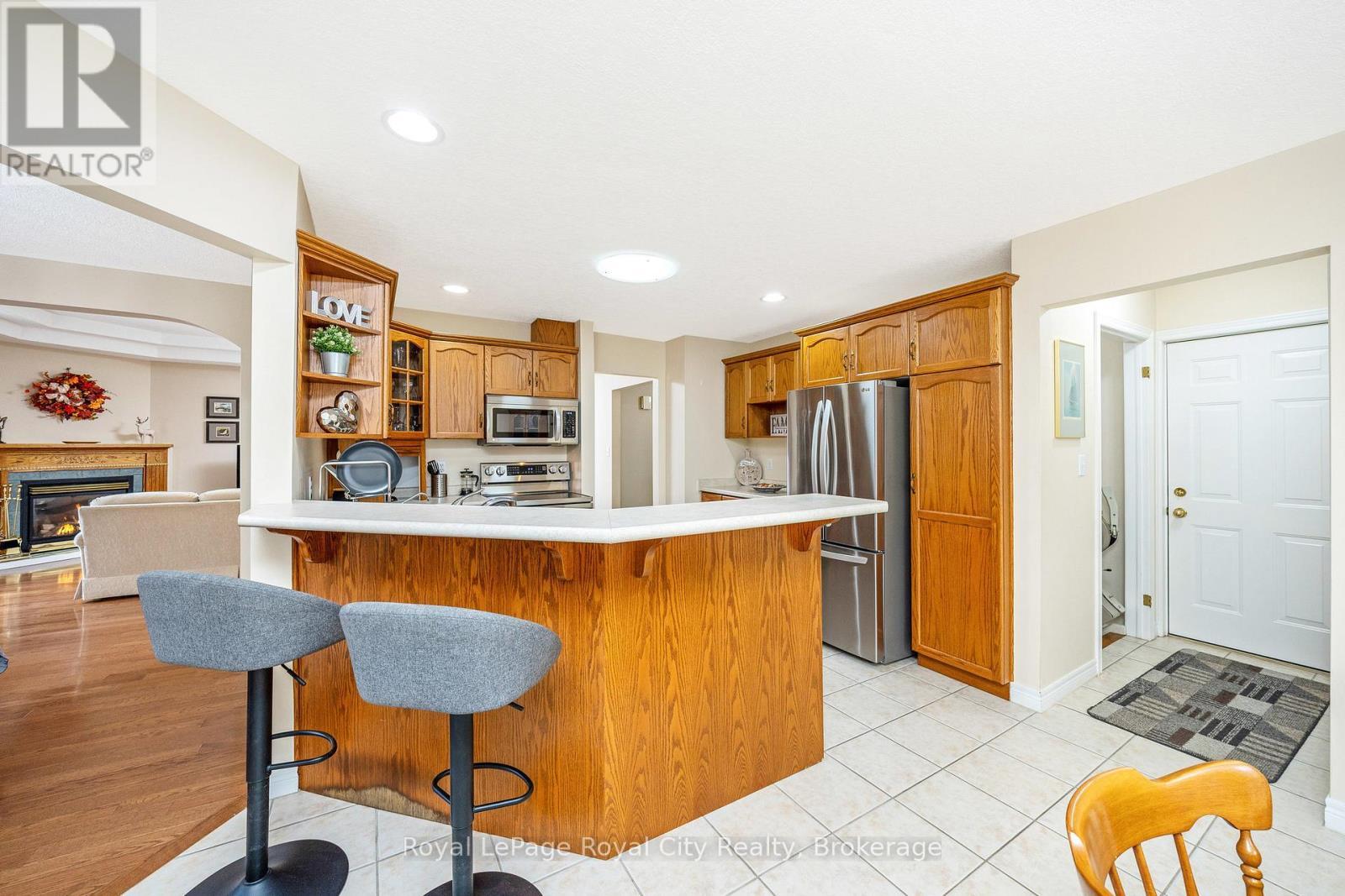 












120 BERNARDI CRESCENT

,
Guelph/Eramosa (Rockwood),




Ontario
N0B2K0

