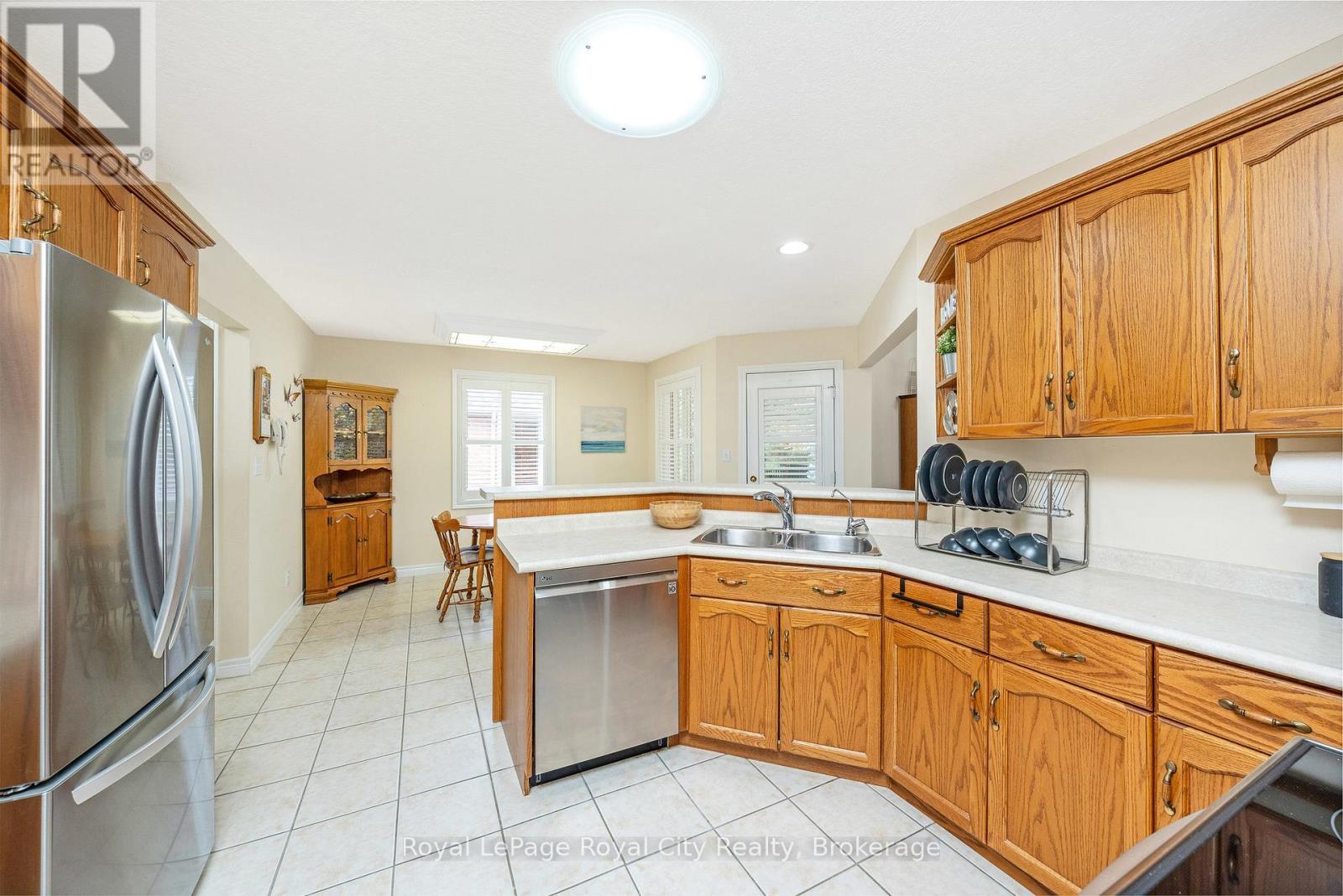 












120 BERNARDI CRESCENT

,
Guelph/Eramosa (Rockwood),




Ontario
N0B2K0

