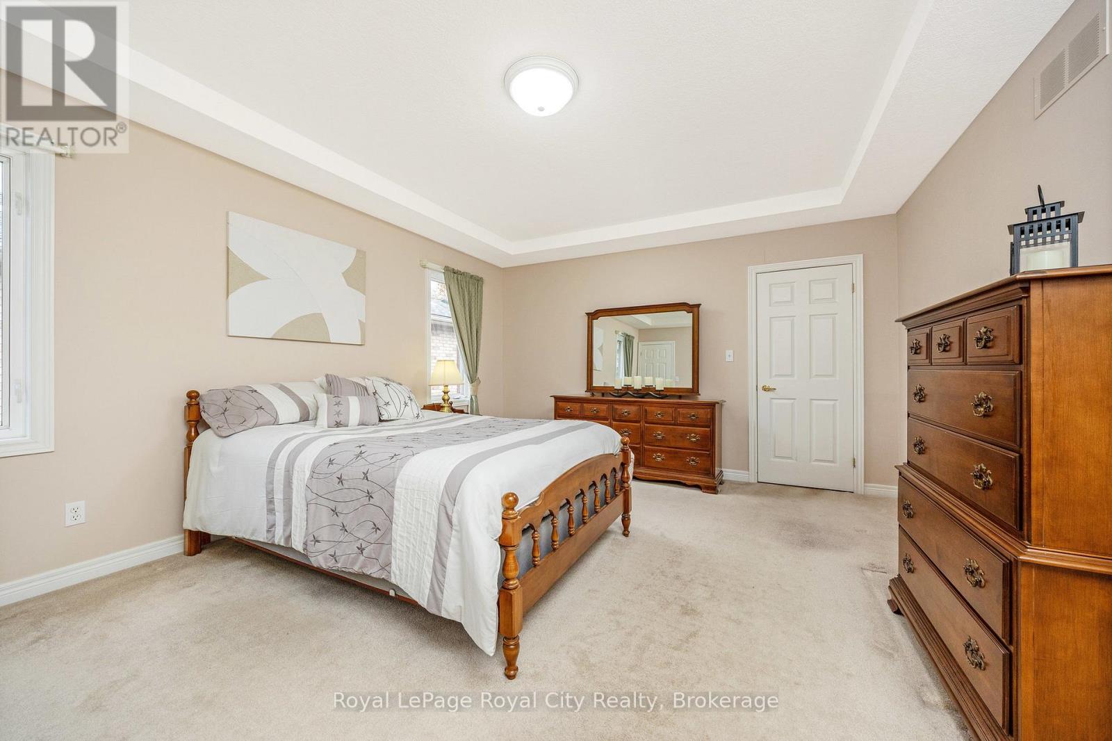 












120 BERNARDI CRESCENT

,
Guelph/Eramosa (Rockwood),




Ontario
N0B2K0

