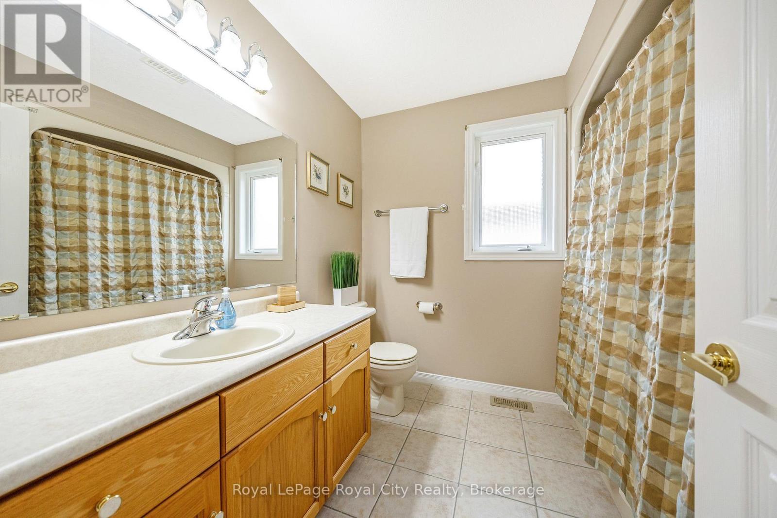 












120 BERNARDI CRESCENT

,
Guelph/Eramosa (Rockwood),




Ontario
N0B2K0

