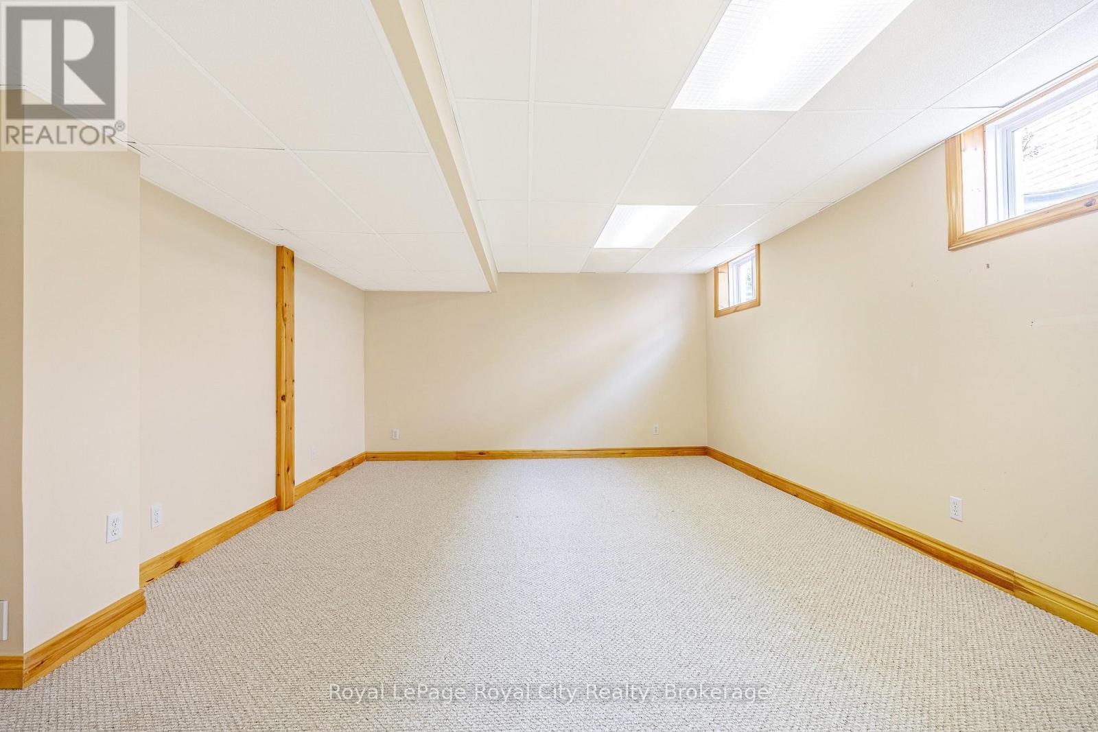 












120 BERNARDI CRESCENT

,
Guelph/Eramosa (Rockwood),




Ontario
N0B2K0

