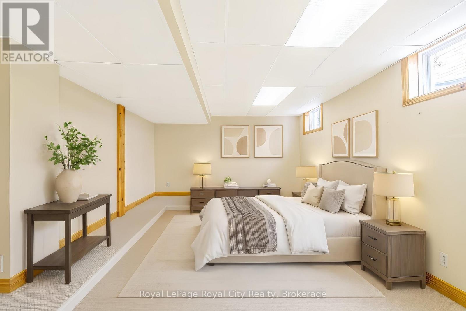 












120 BERNARDI CRESCENT

,
Guelph/Eramosa (Rockwood),




Ontario
N0B2K0

