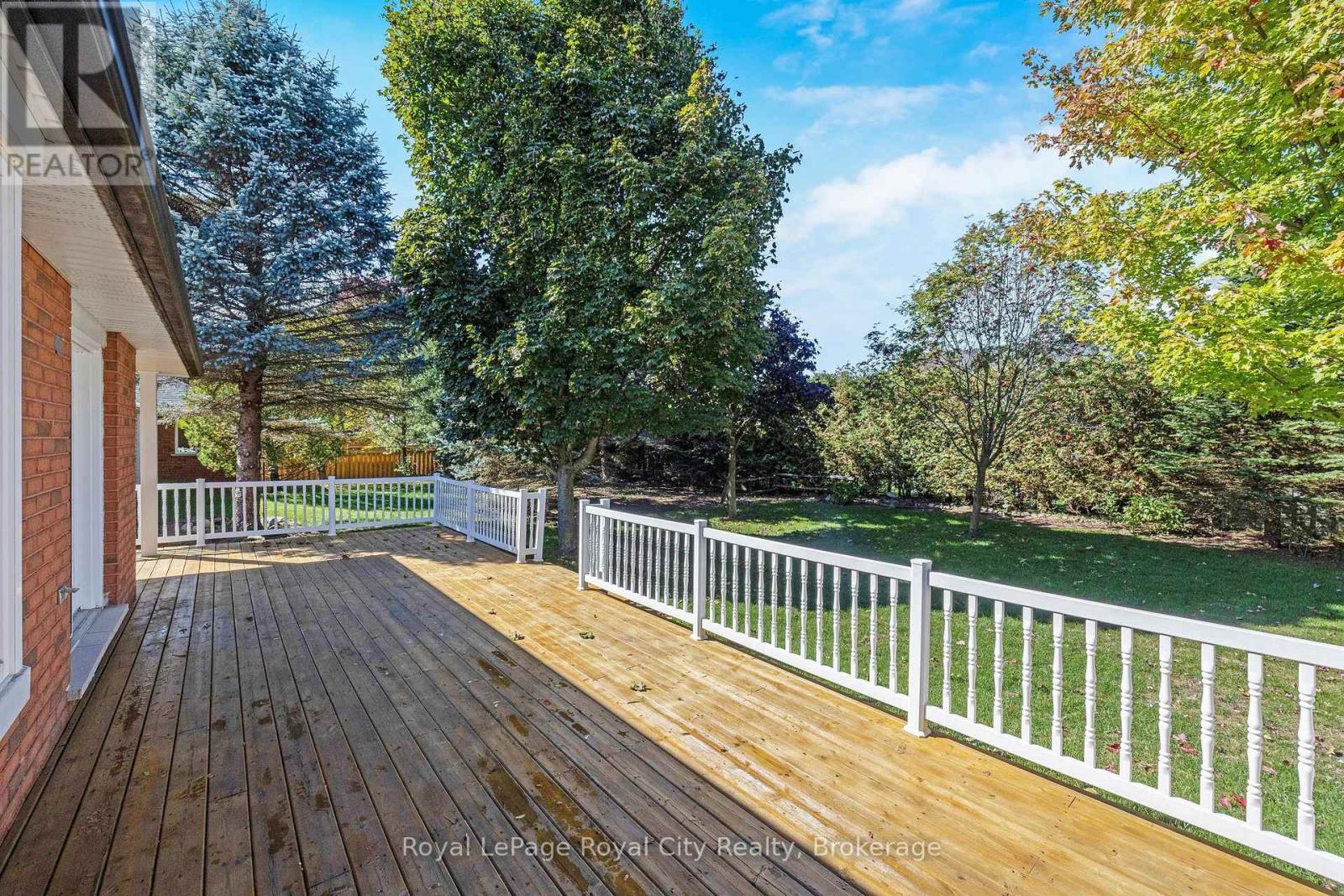 












120 BERNARDI CRESCENT

,
Guelph/Eramosa (Rockwood),




Ontario
N0B2K0

