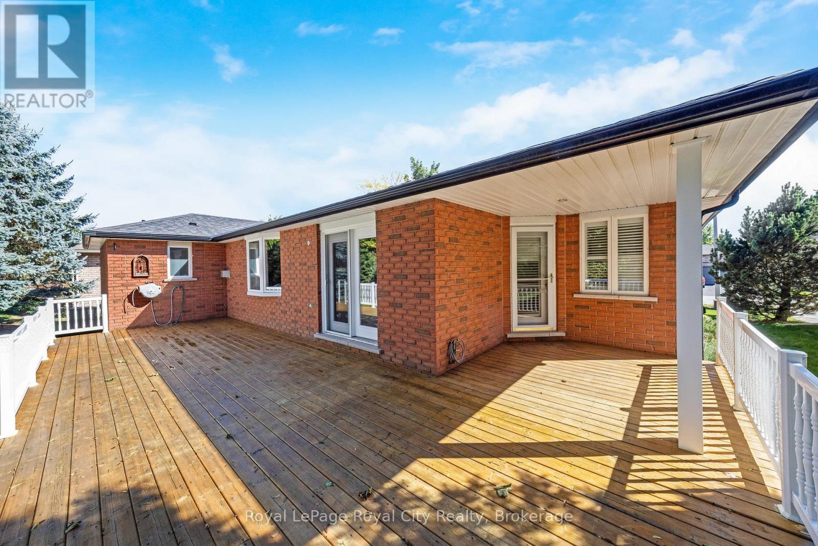 












120 BERNARDI CRESCENT

,
Guelph/Eramosa (Rockwood),




Ontario
N0B2K0

