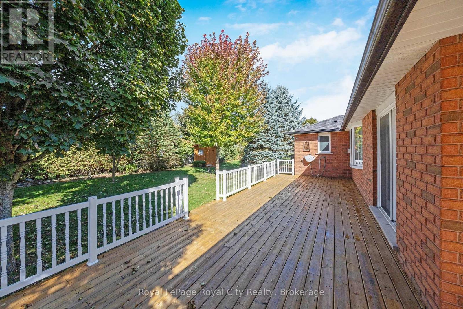 












120 BERNARDI CRESCENT

,
Guelph/Eramosa (Rockwood),




Ontario
N0B2K0

