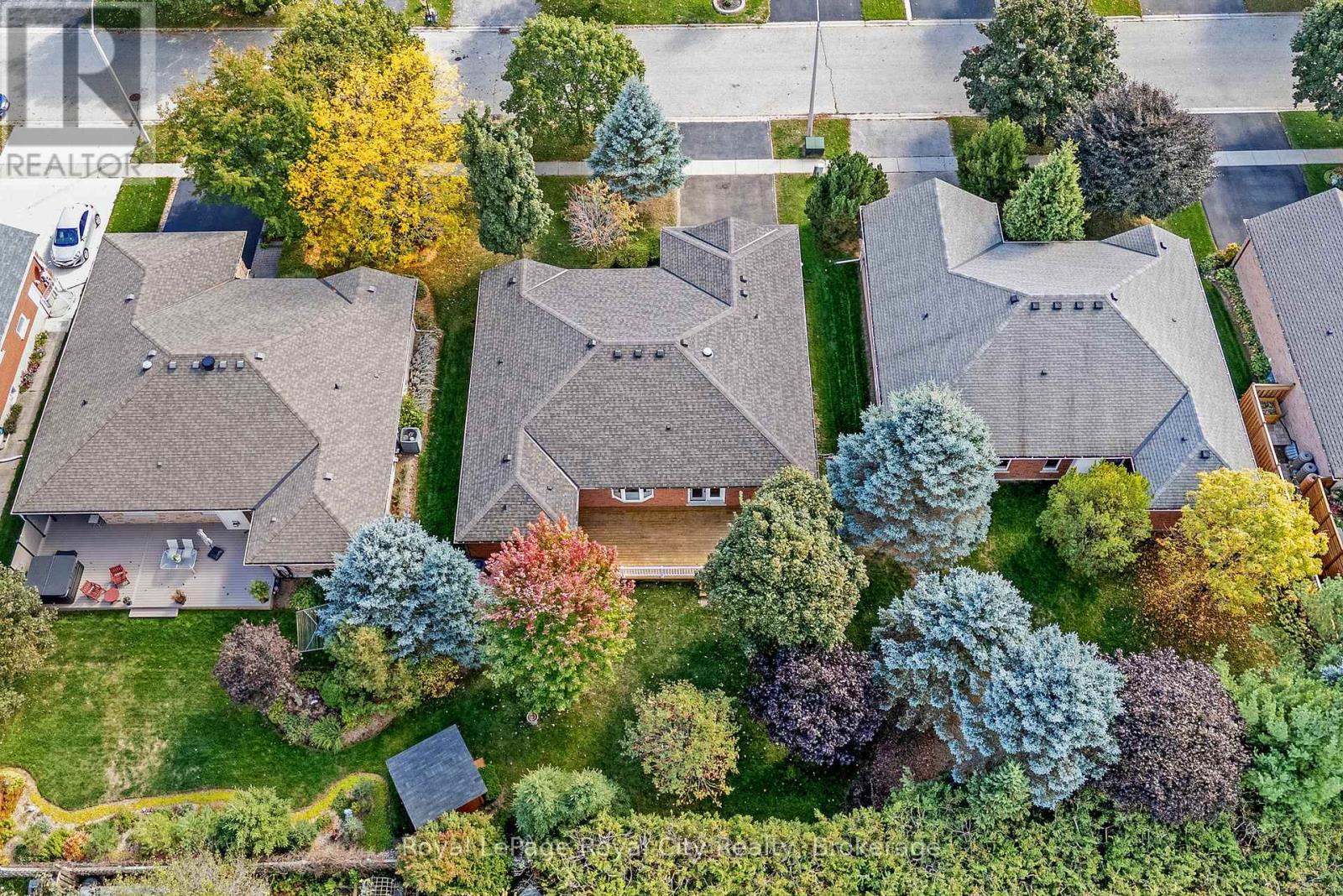 












120 BERNARDI CRESCENT

,
Guelph/Eramosa (Rockwood),




Ontario
N0B2K0

