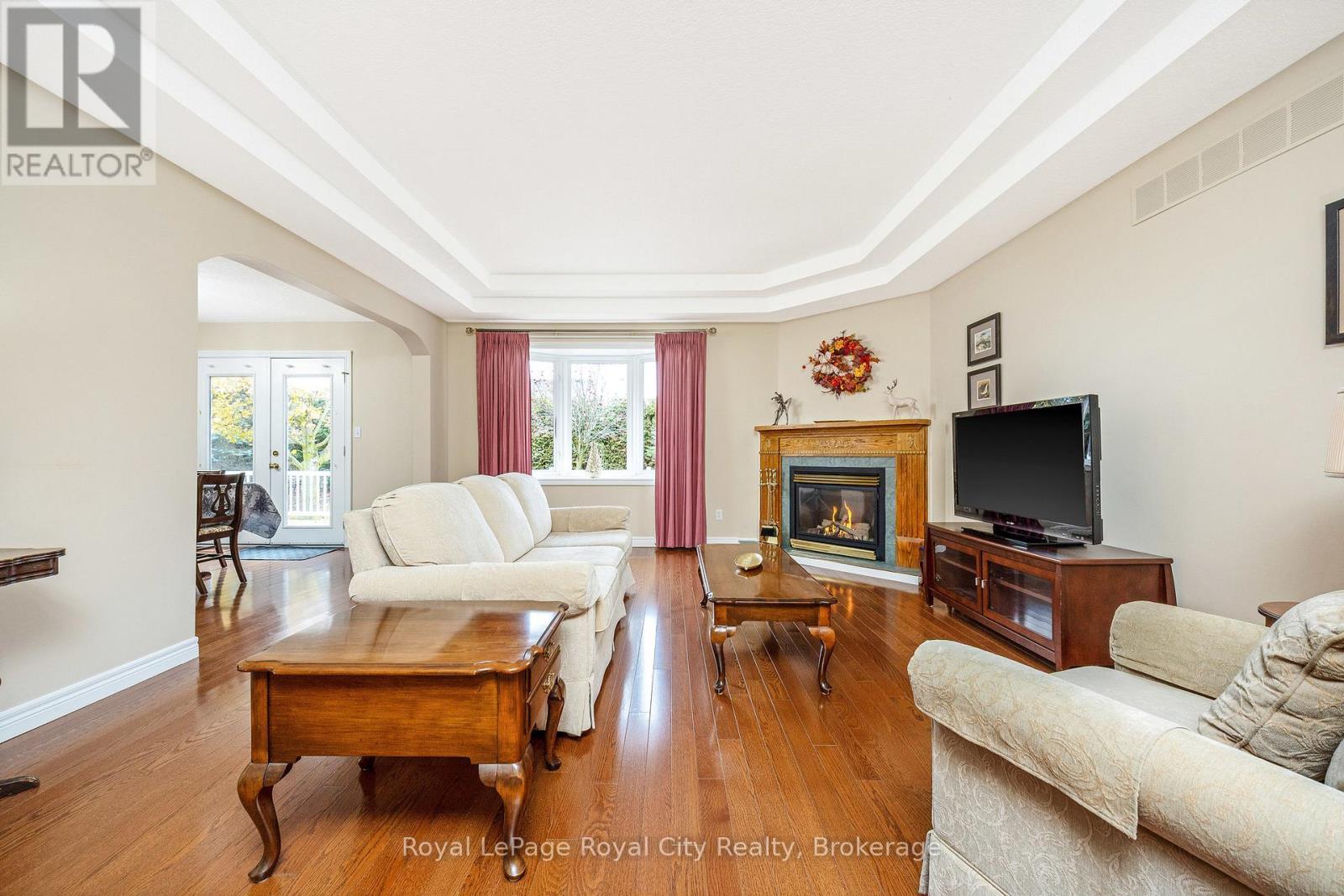 












120 BERNARDI CRESCENT

,
Guelph/Eramosa (Rockwood),




Ontario
N0B2K0

