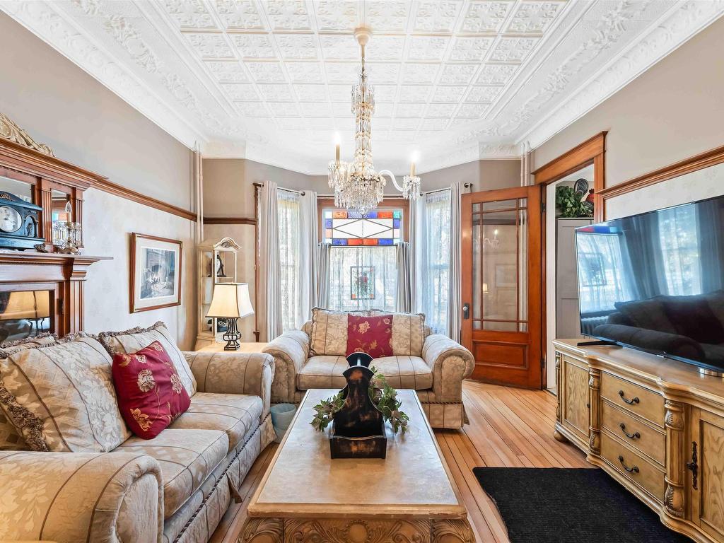 












20 Victoria Avenue

,
Weymouth,




NS
B0W 3T0

