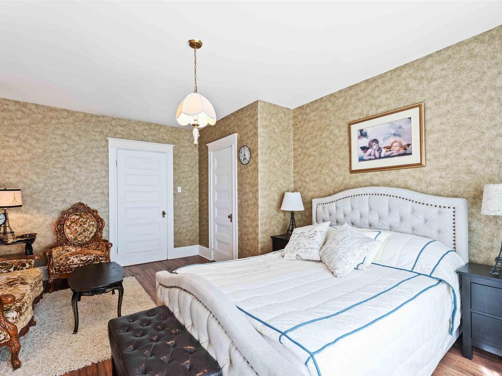 












20 Victoria Avenue

,
Weymouth,




NS
B0W 3T0

