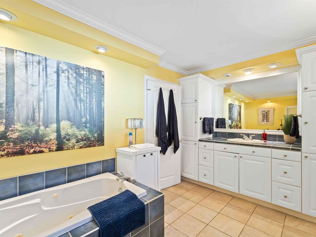 












20 Victoria Avenue

,
Weymouth,




NS
B0W 3T0

