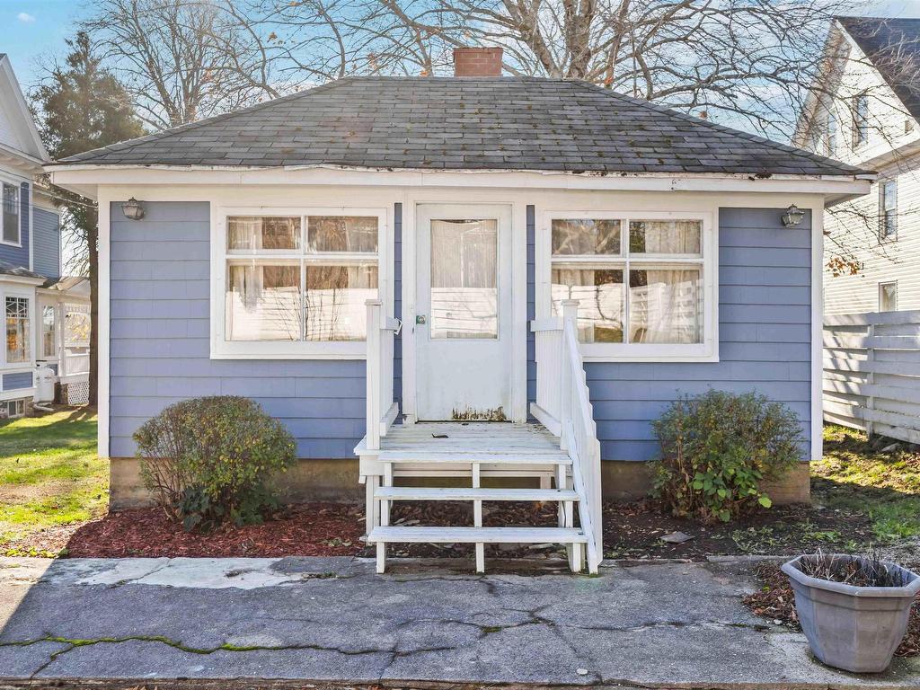 












20 Victoria Avenue

,
Weymouth,




NS
B0W 3T0

