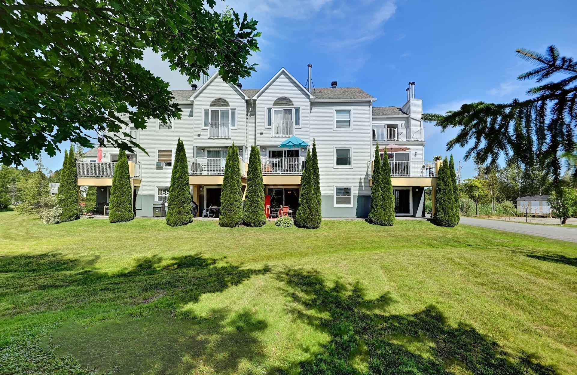 









2344


Place du Village

, 432,
Magog,




QC
J1X5Z2

