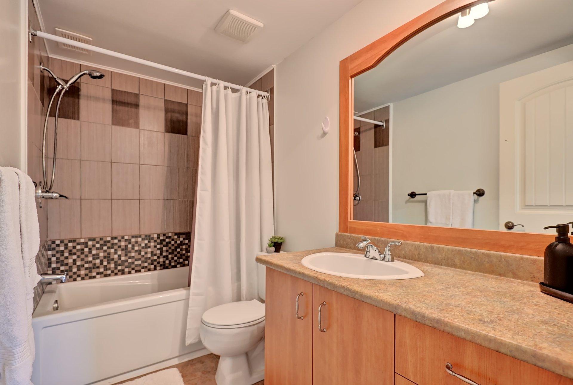 









2344


Place du Village

, 432,
Magog,




QC
J1X5Z2

