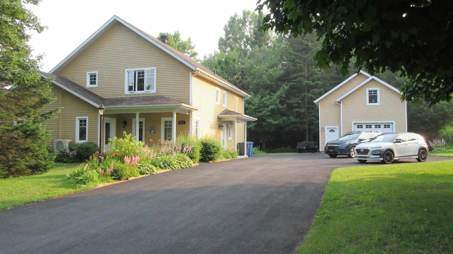 









6051


Rue des Marguerites

,
Shawinigan,




QC
G9T7C4

