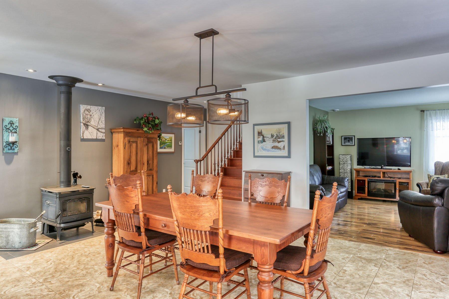 









6051


Rue des Marguerites

,
Shawinigan,




QC
G9T7C4

