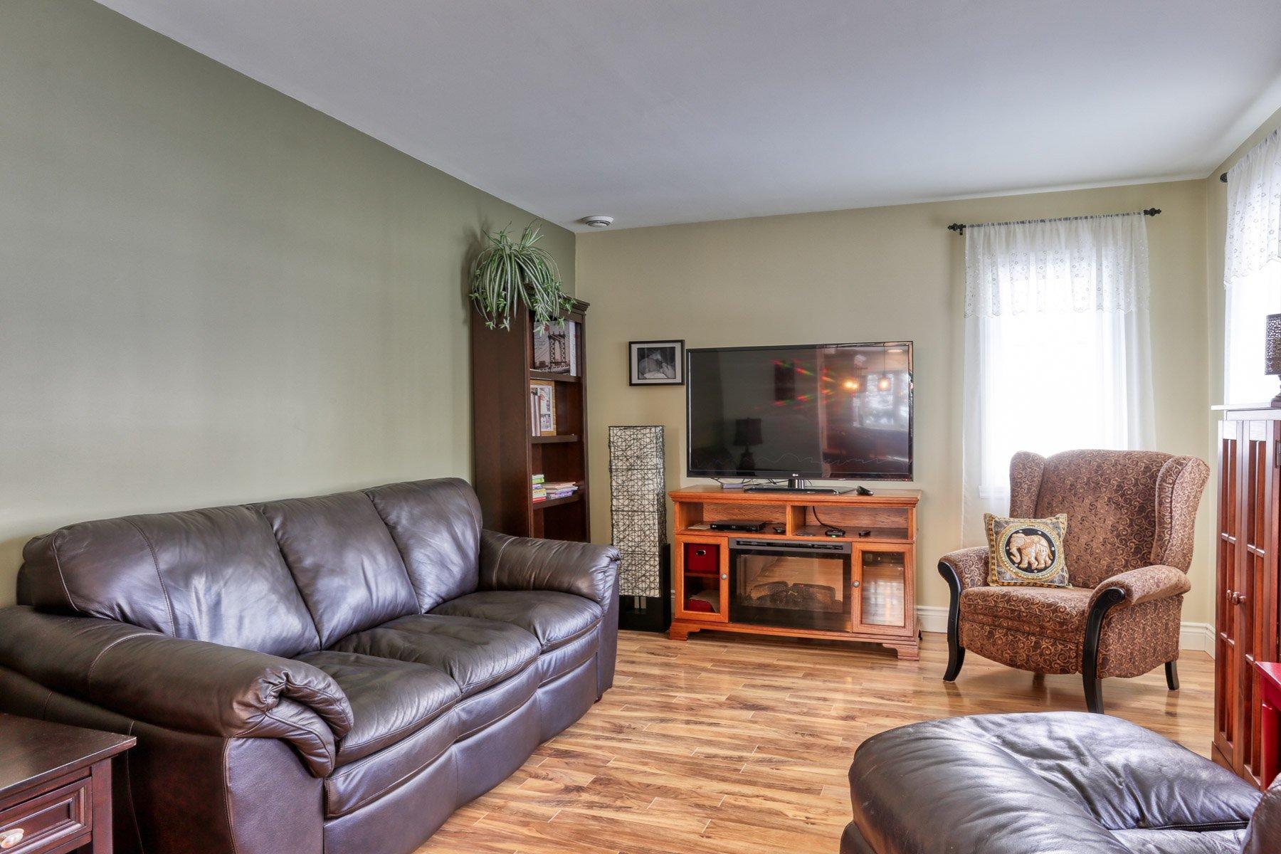 









6051


Rue des Marguerites

,
Shawinigan,




QC
G9T7C4

