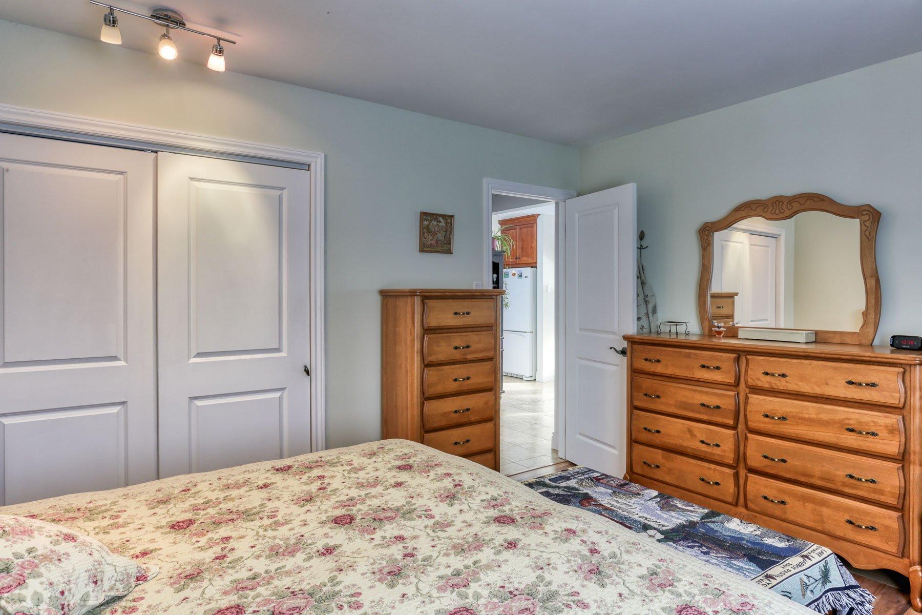 









6051


Rue des Marguerites

,
Shawinigan,




QC
G9T7C4

