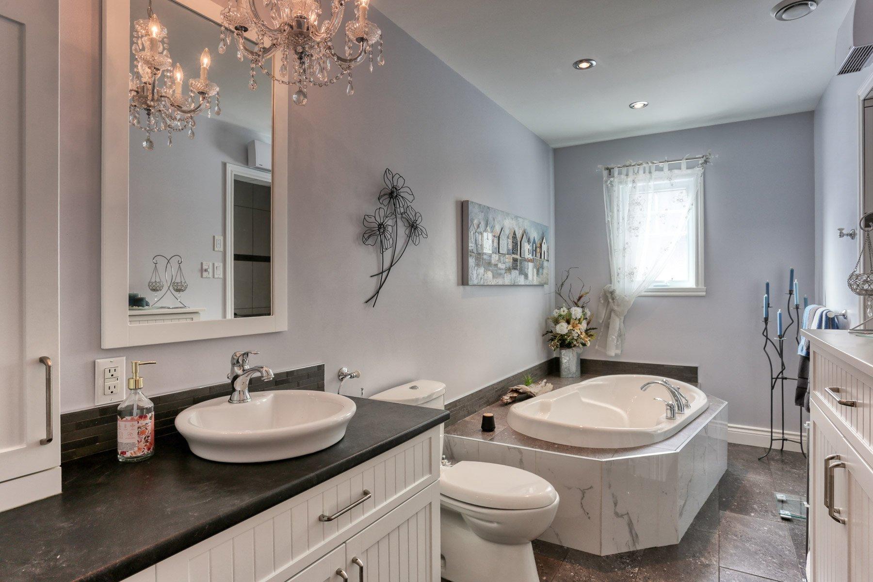 









6051


Rue des Marguerites

,
Shawinigan,




QC
G9T7C4

