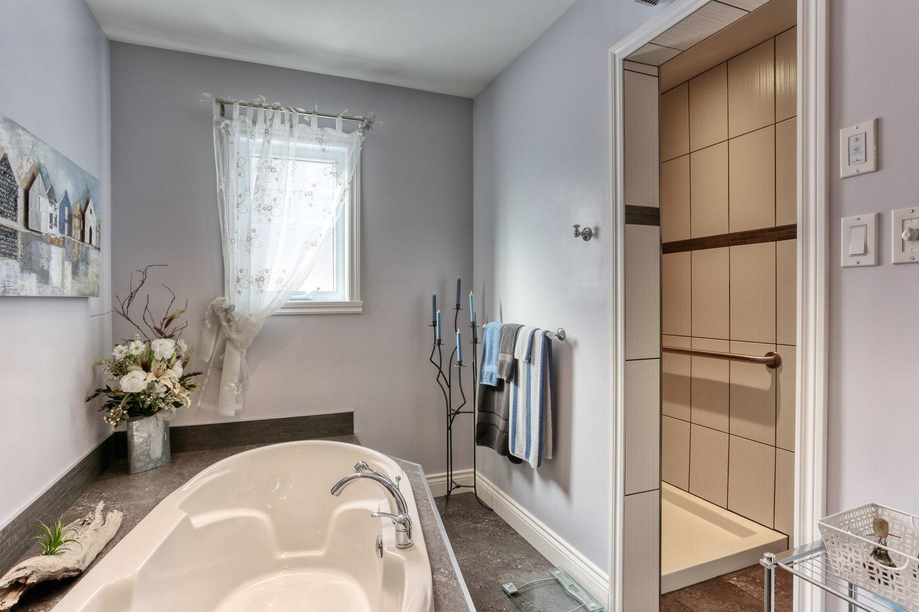 









6051


Rue des Marguerites

,
Shawinigan,




QC
G9T7C4

