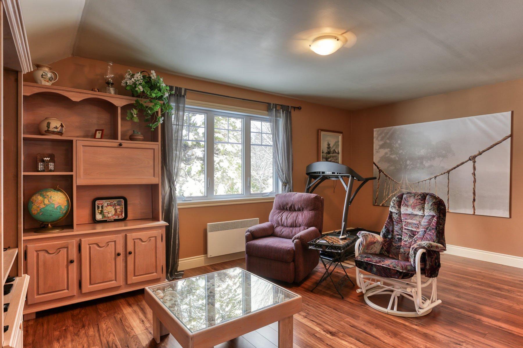 









6051


Rue des Marguerites

,
Shawinigan,




QC
G9T7C4

