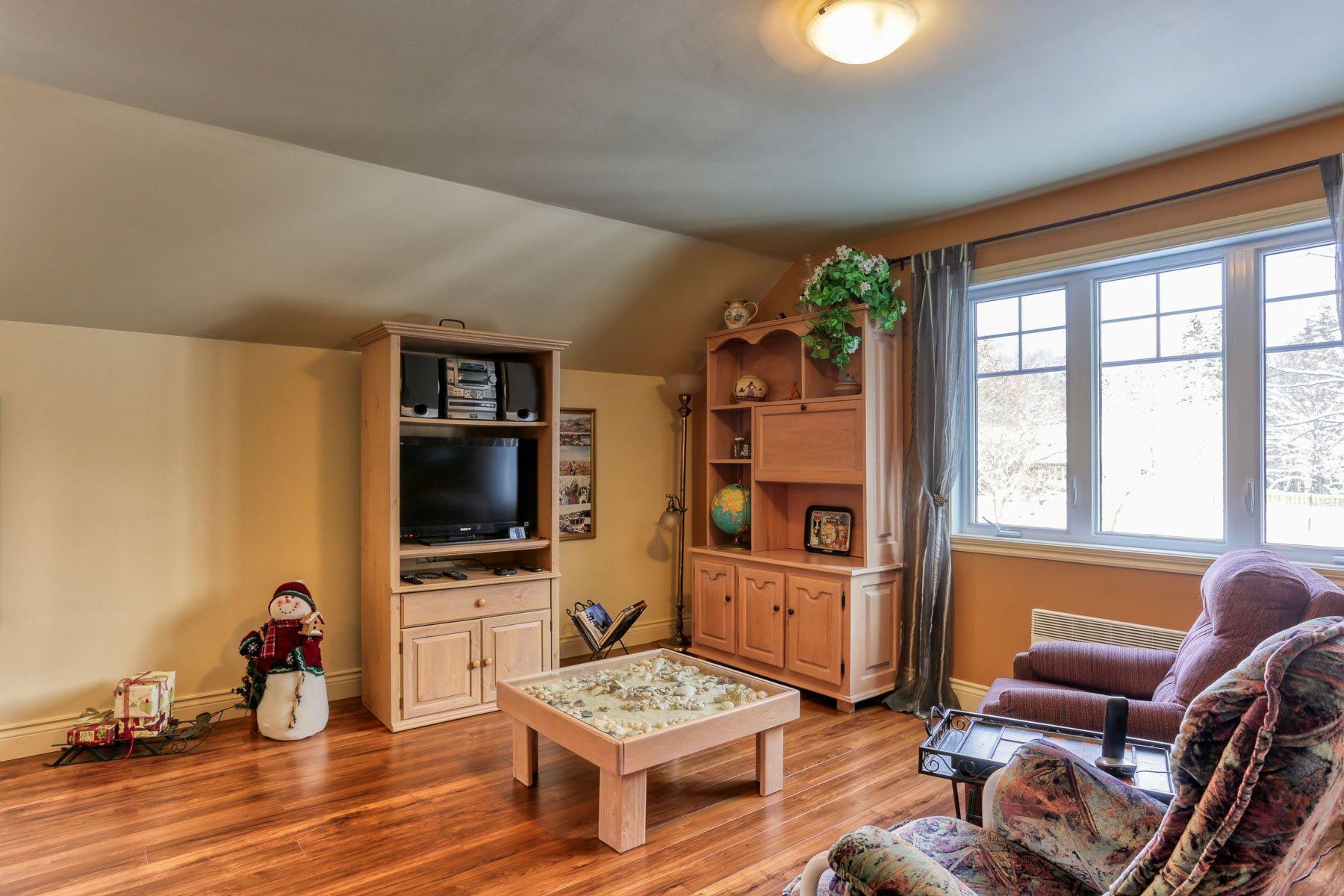 









6051


Rue des Marguerites

,
Shawinigan,




QC
G9T7C4

