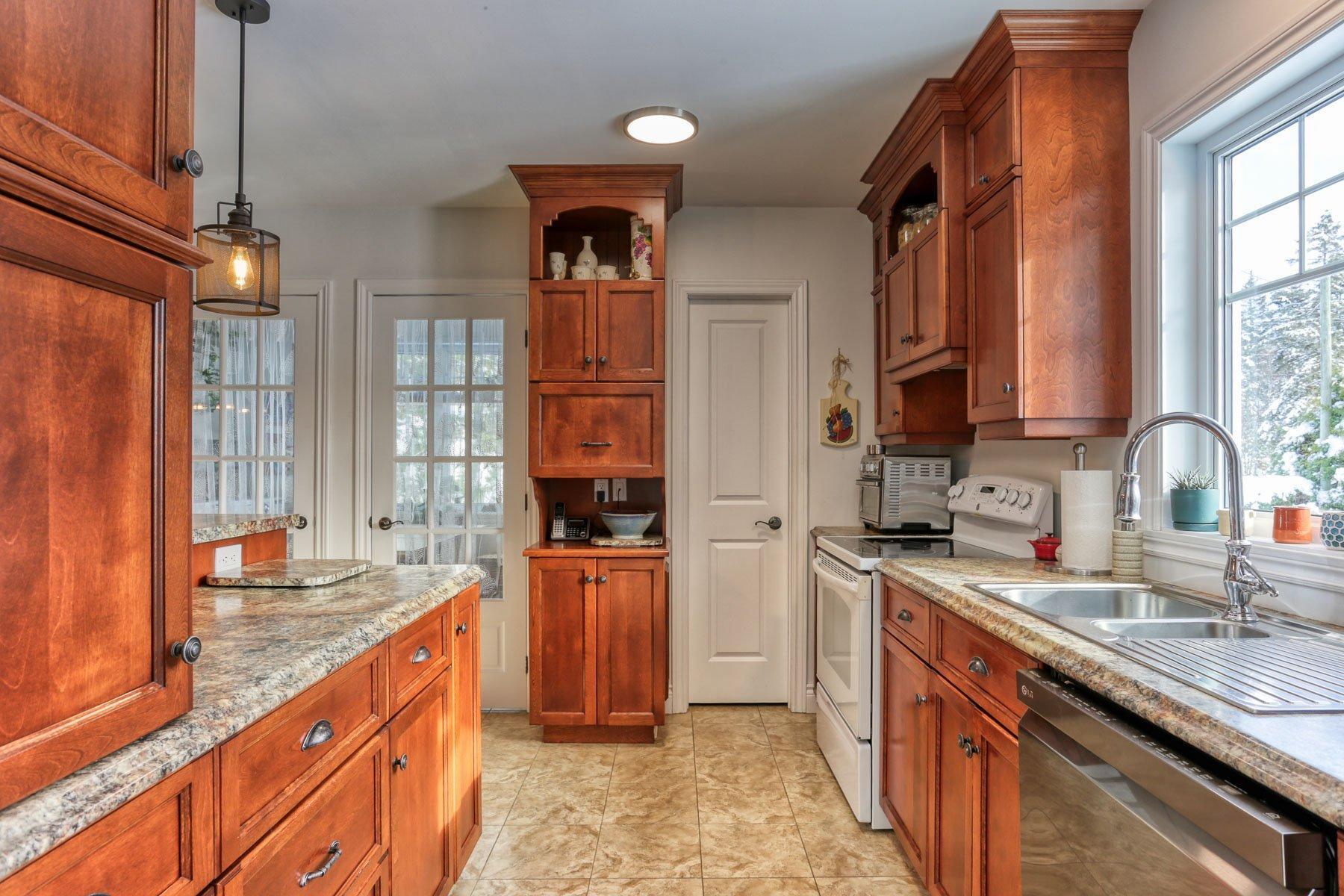 









6051


Rue des Marguerites

,
Shawinigan,




QC
G9T7C4

