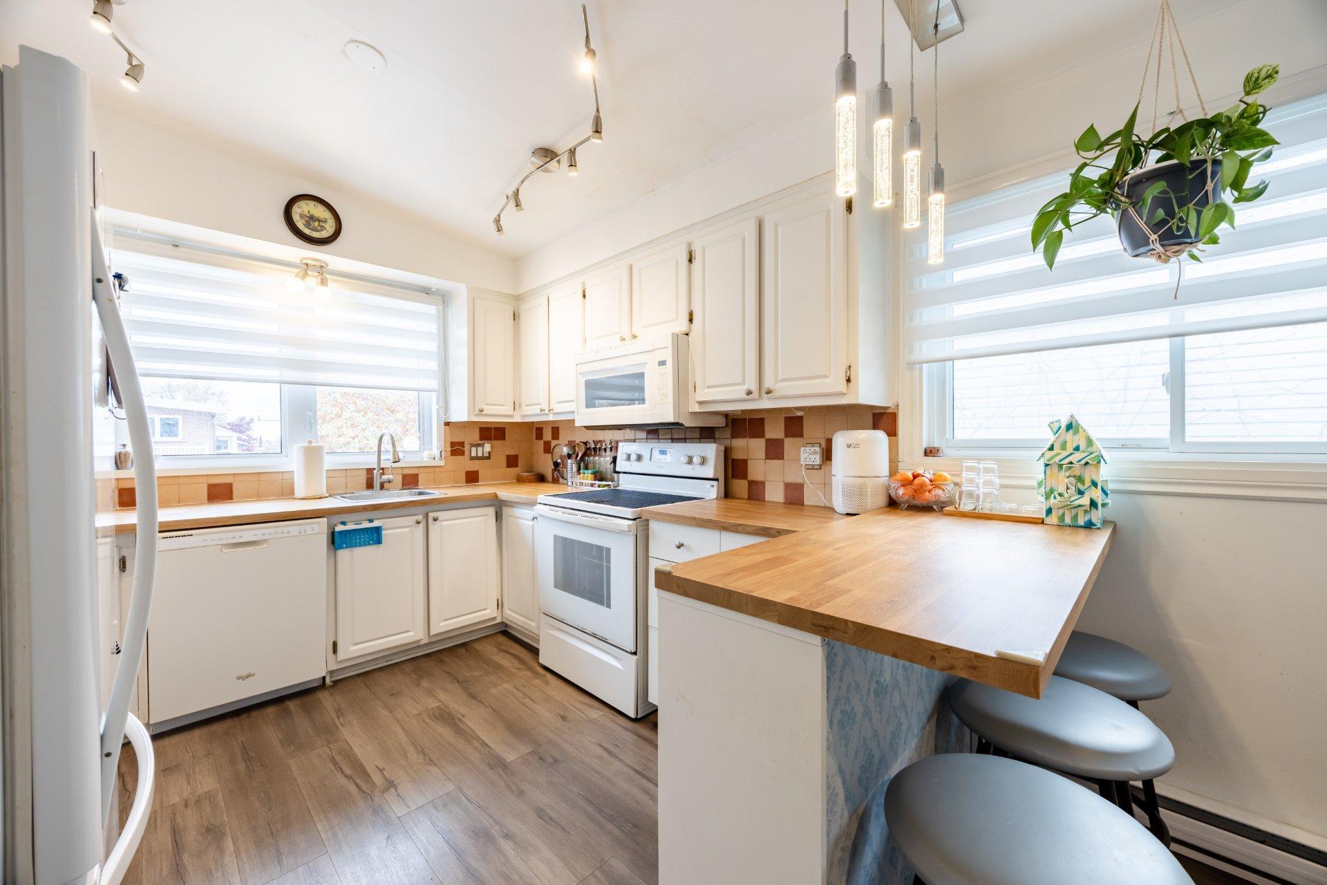 









204


5e Avenue

,
Laval (Laval-des-Rapides),




QC
H7N4M6

