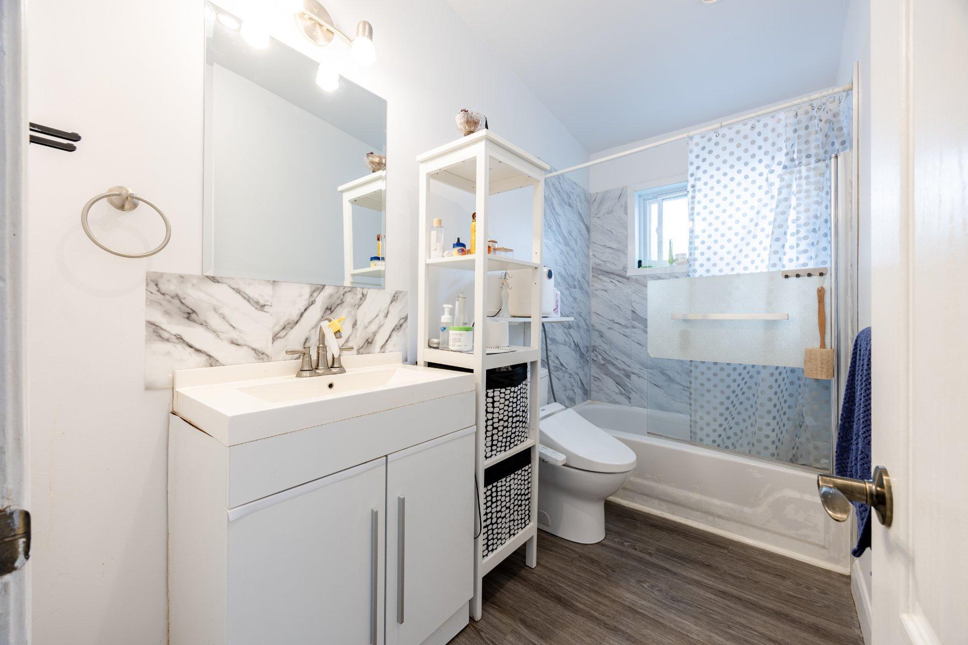 









204


5e Avenue

,
Laval (Laval-des-Rapides),




QC
H7N4M6

