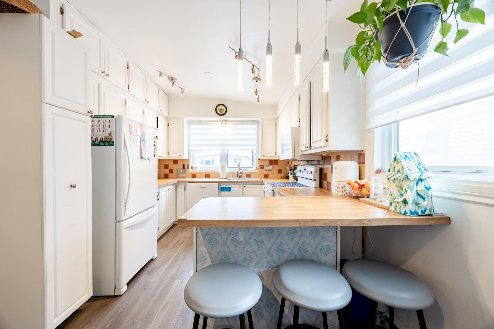 









204


5e Avenue

,
Laval (Laval-des-Rapides),




QC
H7N4M6

