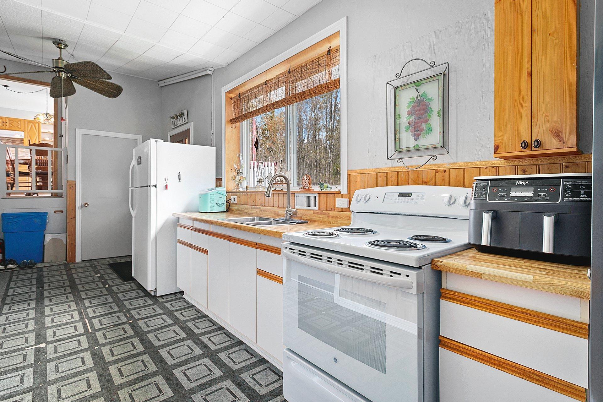 









7


Av. Maple Grove

,
Bristol,




QC
J0X1G0

