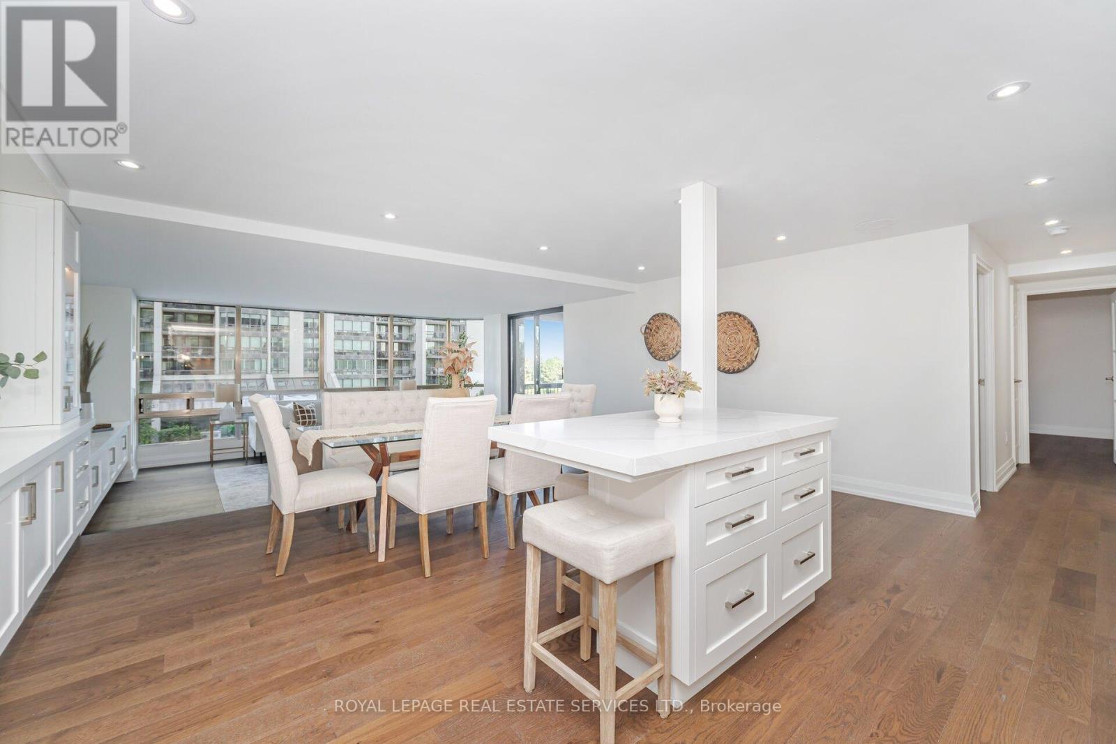 












306 - 2180 MARINE DRIVE

,
Oakville,




Ontario
L6L5V2

