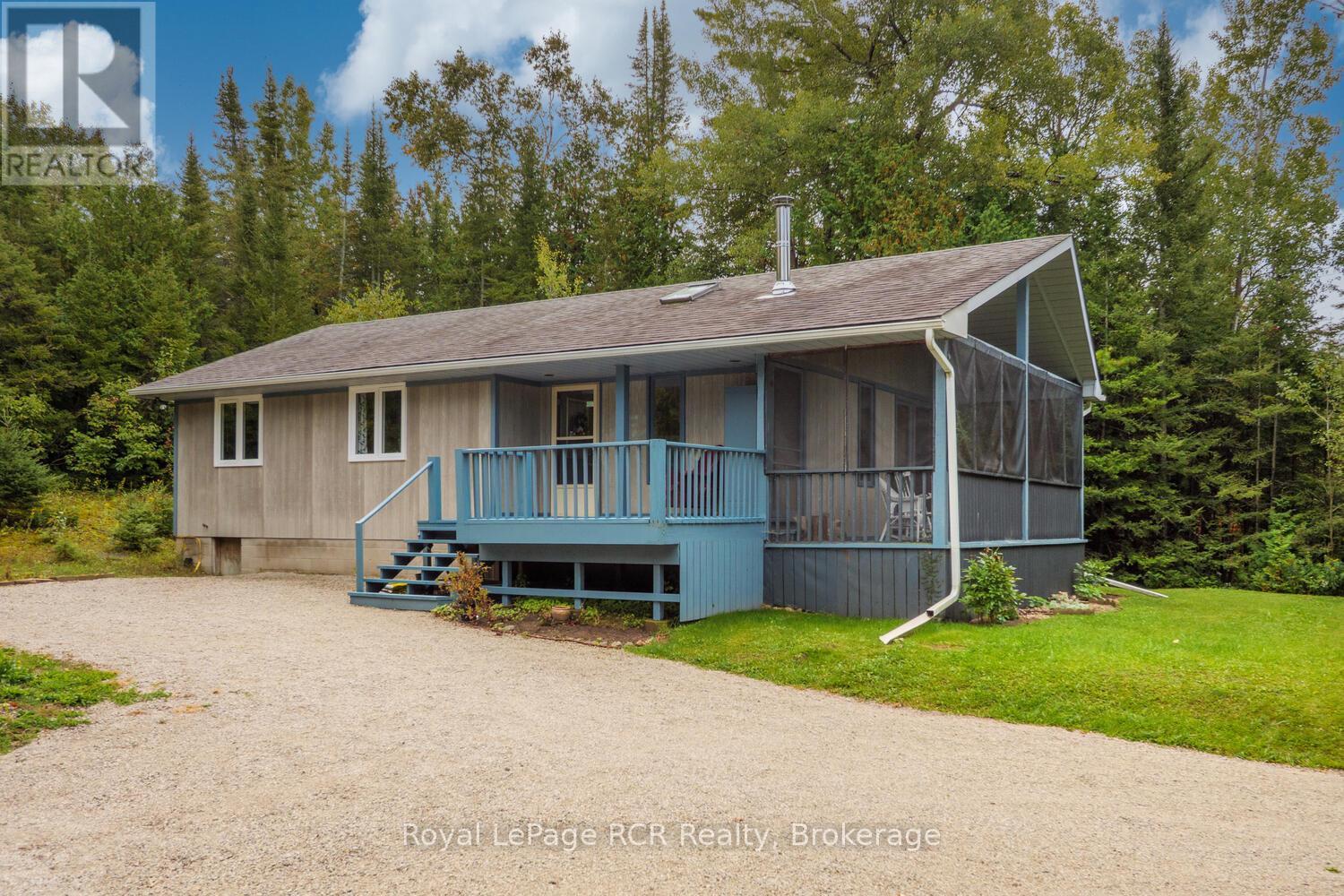 












8 MOLLY STREET

,
Northern Bruce Peninsula,




Ontario
N0H1W0

